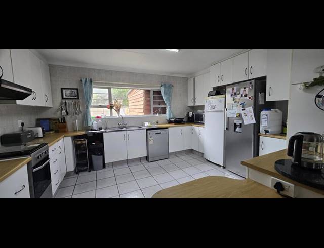 4 BEDROOM HOUSE FOR SALE IN KLEIN BRAK RIVIER